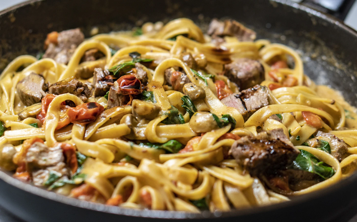 Tagliatelles aux champignons & bœuf saisi