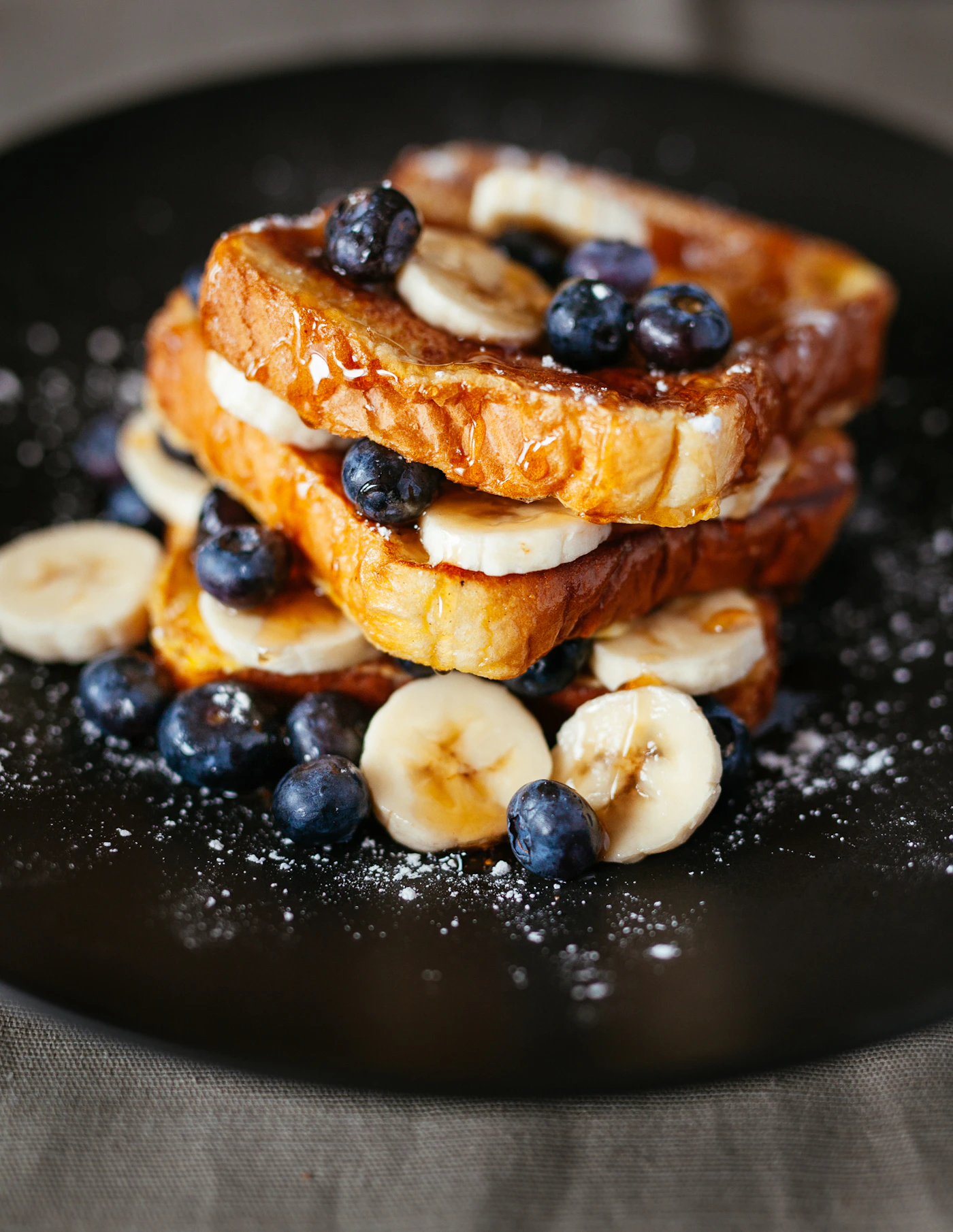 Brioche perdue, banane & myrtilles